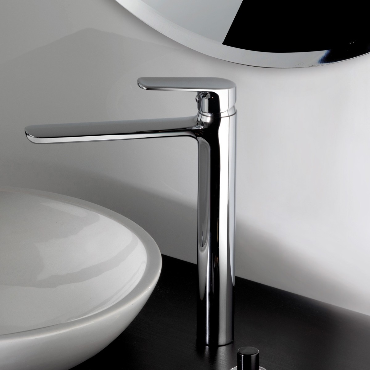 Mitigeur de lavabo design funky à levier unique et bec haut