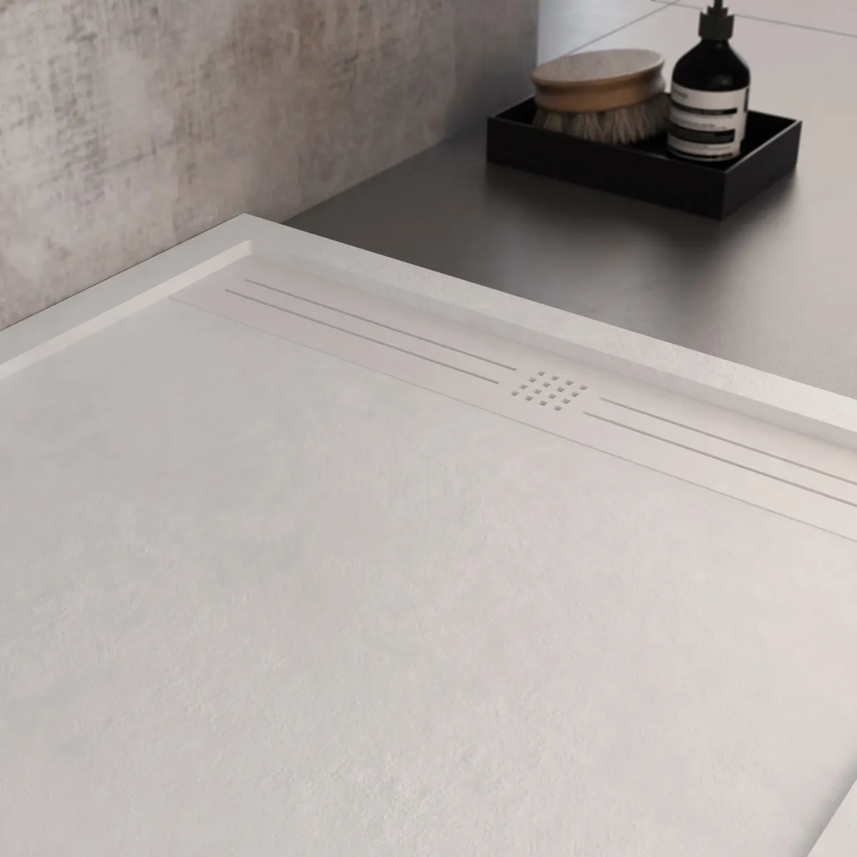 Weiße Duschwanne aus Kunstharz mit seitlichem Lochgitter