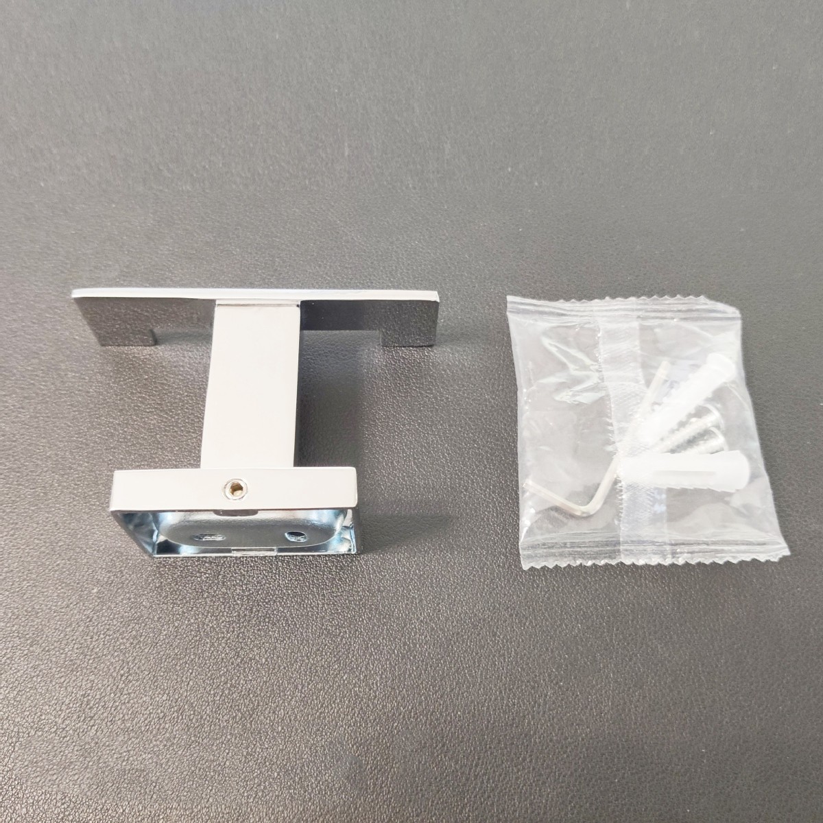 2 Badezimmer-Kleiderbügel mit doppeltem quadratischem Haken