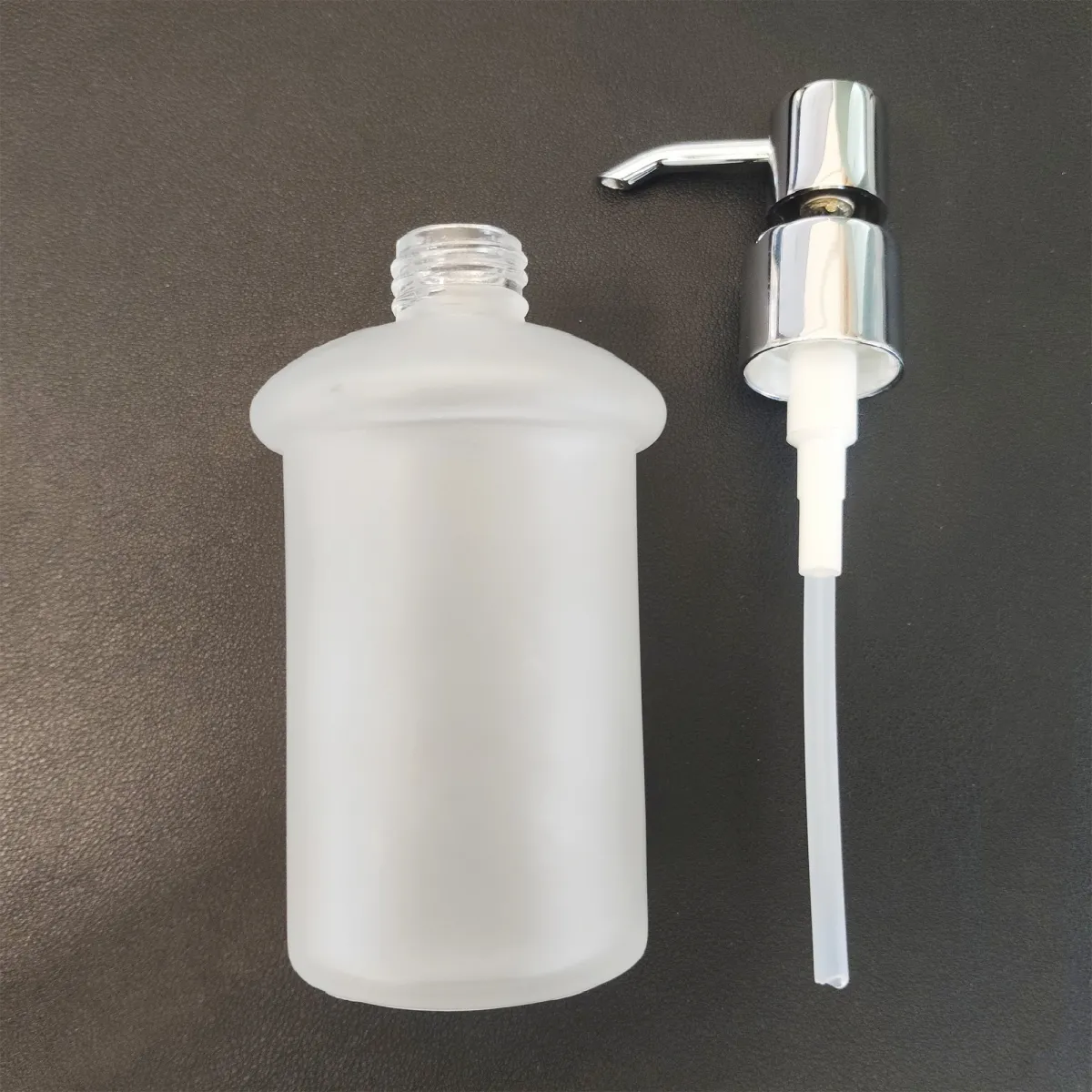 Porta sapone liquido da appoggio in vetro opale Venezia