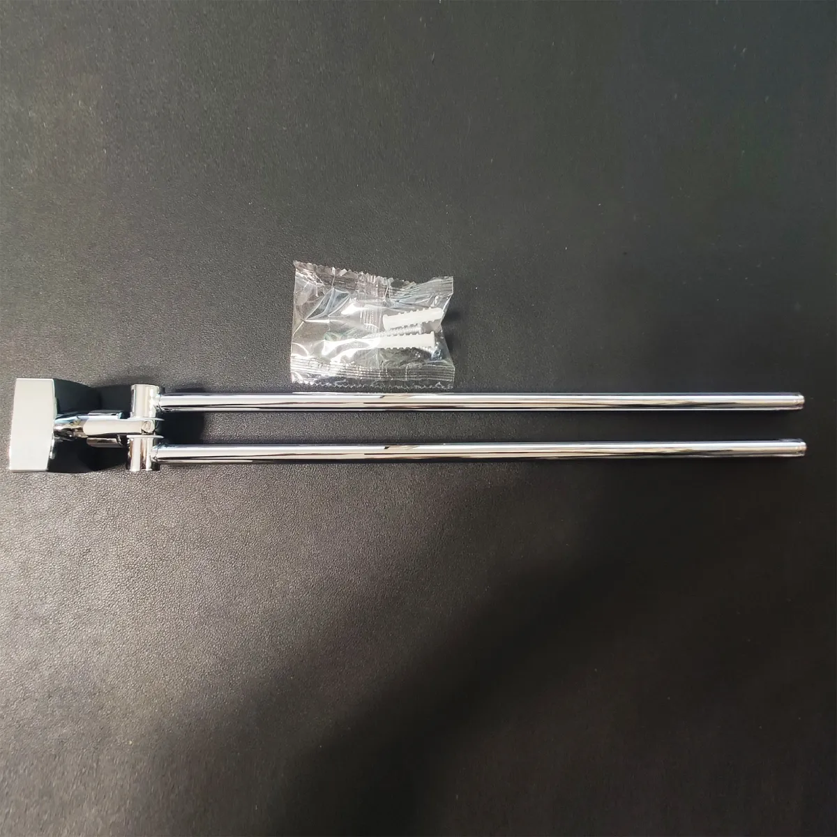 Designer-Badezimmerhandtuchhalter zur Wandmontage aus Chrom