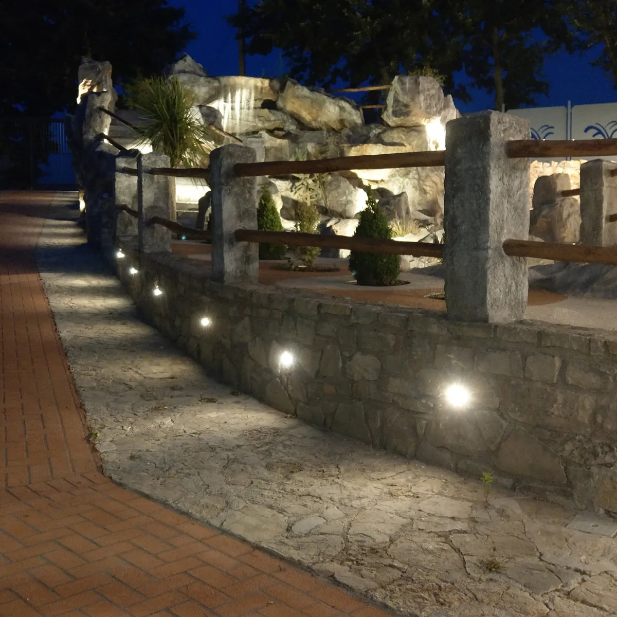 Projecteur extérieur rond en aluminium noir LED 2 watts lumière chaude