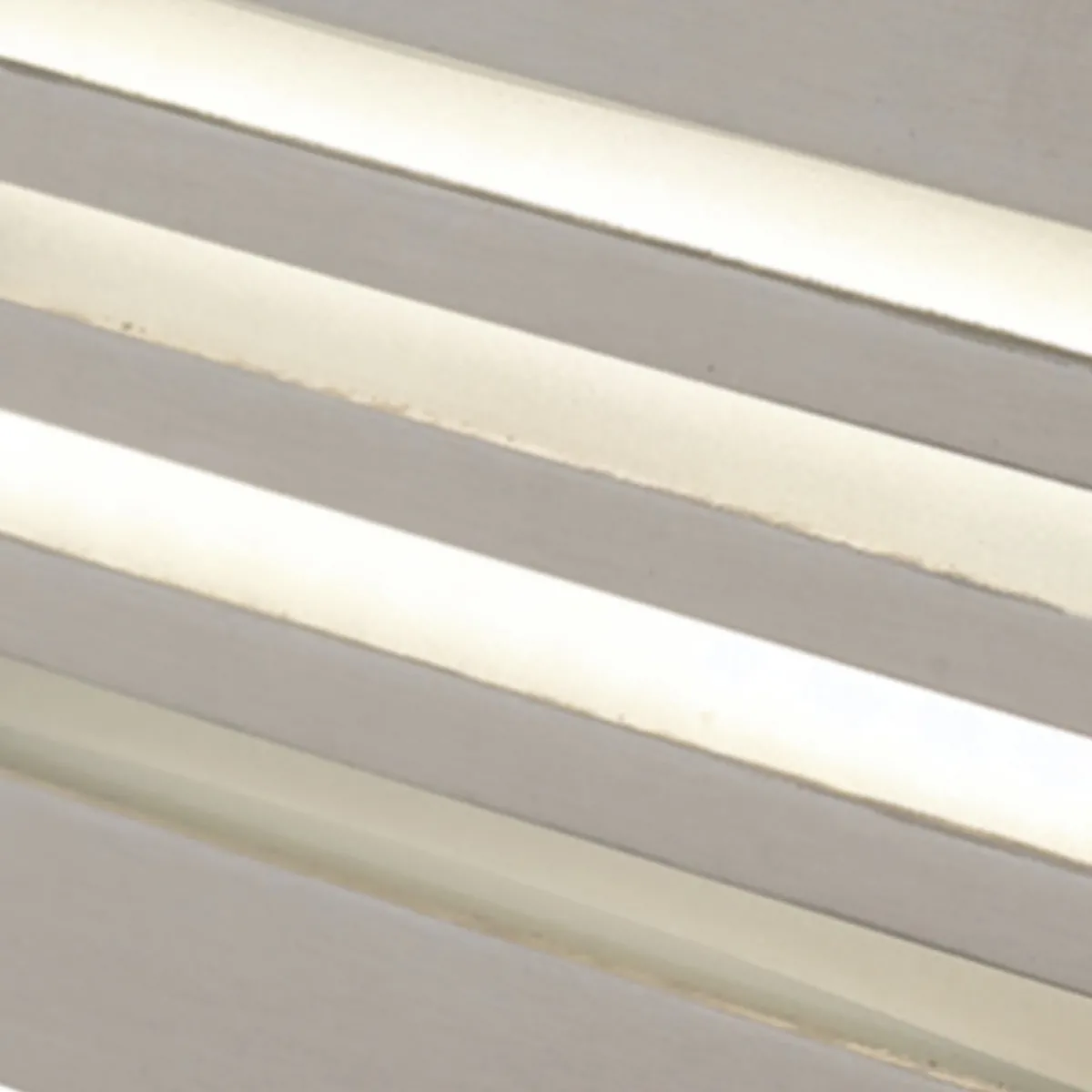 6-W-LED-Einbau-Stufenleuchte mit vernickeltem Flankengitter