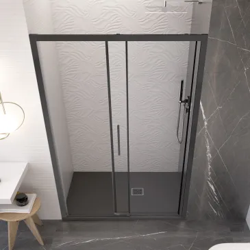 Dettaglio del profilo verticale in alluminio nero opaco della porta doccia Lagoa, design minimale e finitura antigraffio.