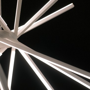 54-W-LED-Pendelleuchte, erhältlich in Schwarz oder Weiß. Modernes Design. Geeignet für Interieurs mit einem alternativen Look.
