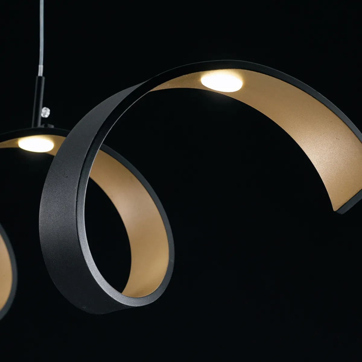 Lampada a sospensione 30W a led nero Spiral. Struttura a spirale moderna ed elegante