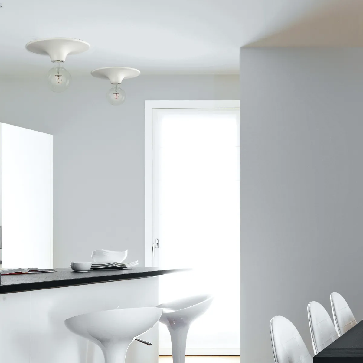 Plafoniera a soffitto per interno 60W E27 diametro 18cm bianca VISION. Collezione moderna e minimalista priva di diffusore.