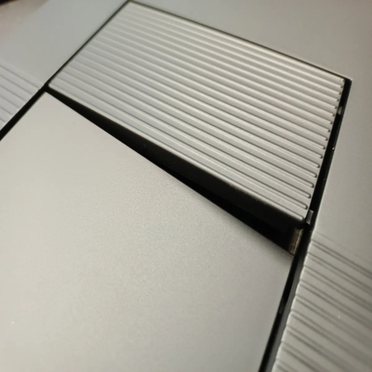 Bouton poussoir noir pour réservoir de toilette Schwab Metis