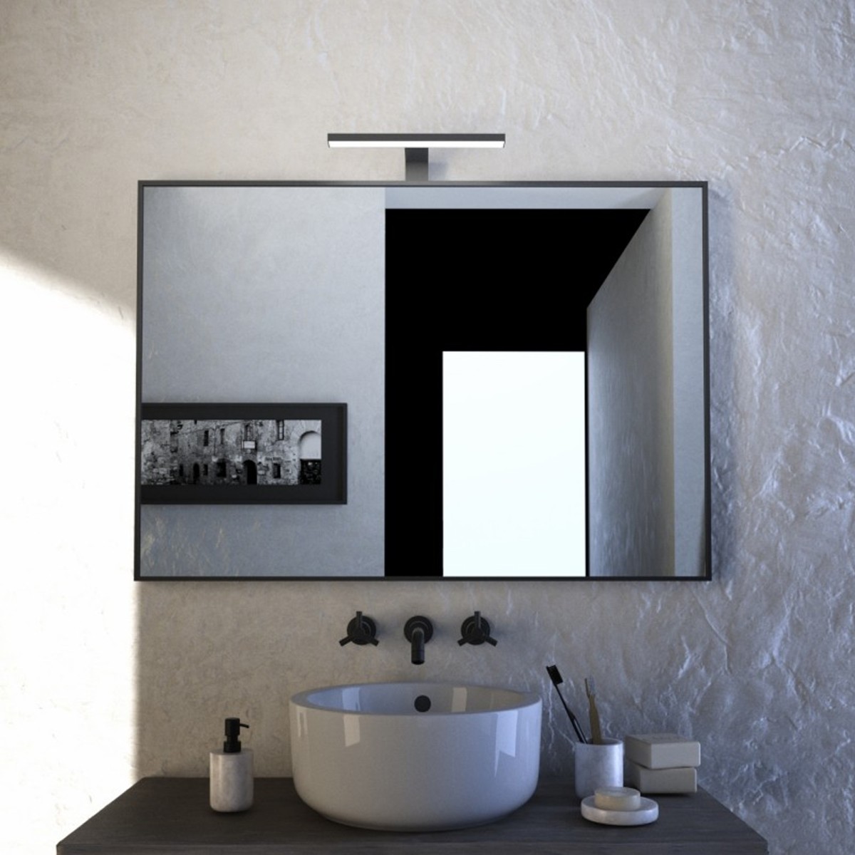 Specchio bagno con lampada e telaio perimetrale nero MIDANAO