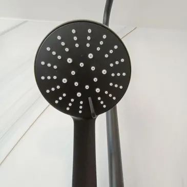 Colonne de douche Piave noire avec mitigeur thermostatique | Mondialshop