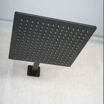 Schwarzes Duschset, 5-teilig: 25x25 cm Duschkopf, Wasseranschluss, Duscharmflex und METAFORM Handbrause