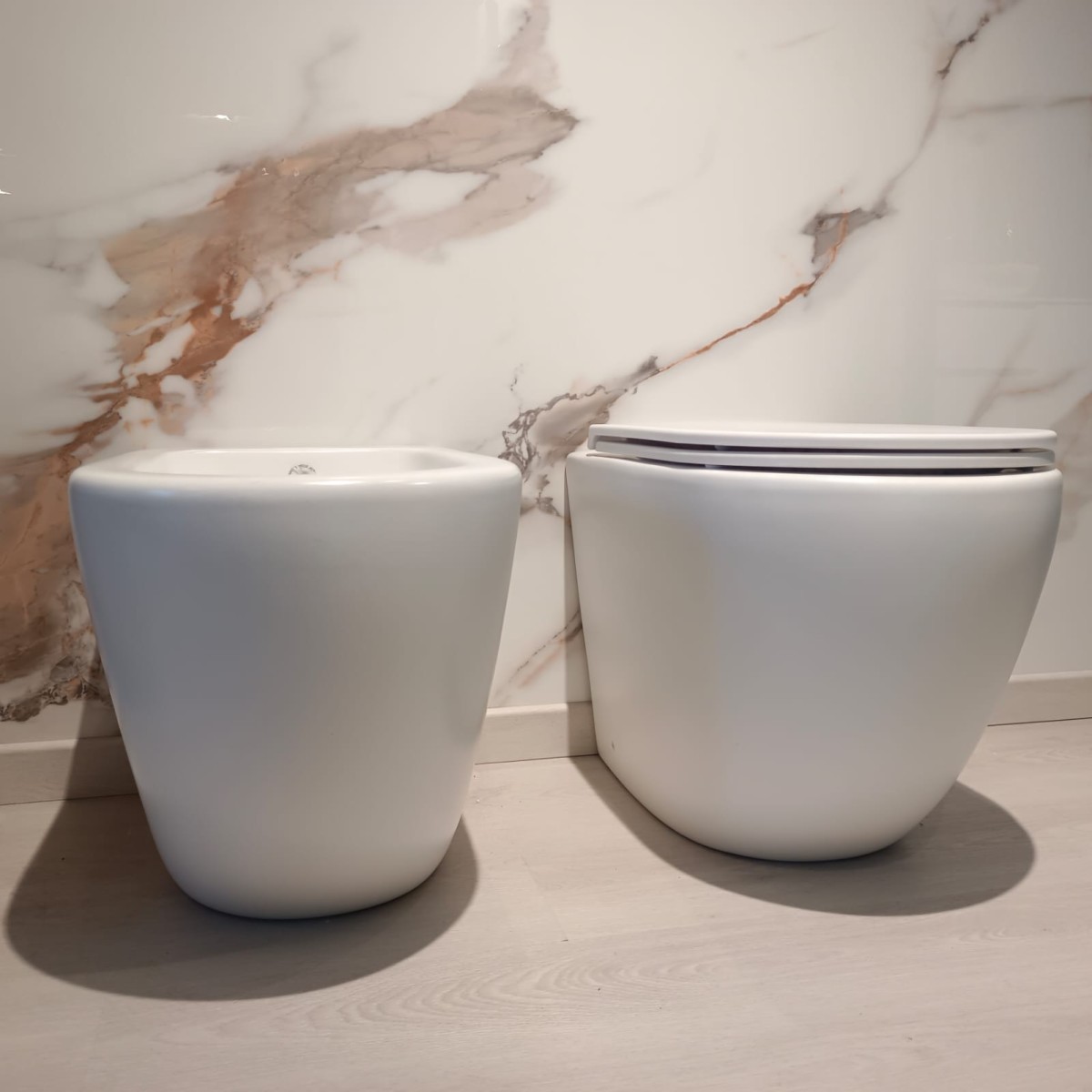 Mattweißes WC und Bidet mit Zyklonspülung MOON