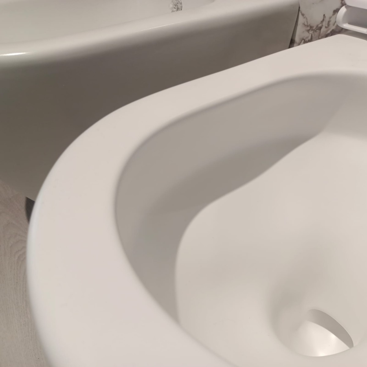 Mattweißes WC und Bidet mit Zyklonspülung MOON