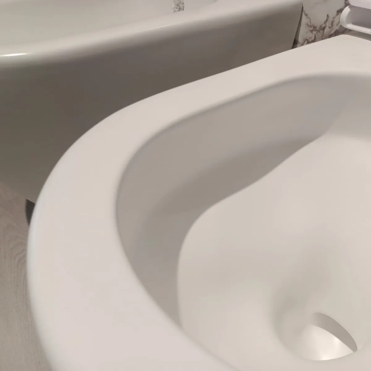 Mattweißes WC und Bidet mit Zyklonspülung MOON