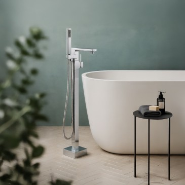 Mitigeur de baignoire carré chromé sur pied