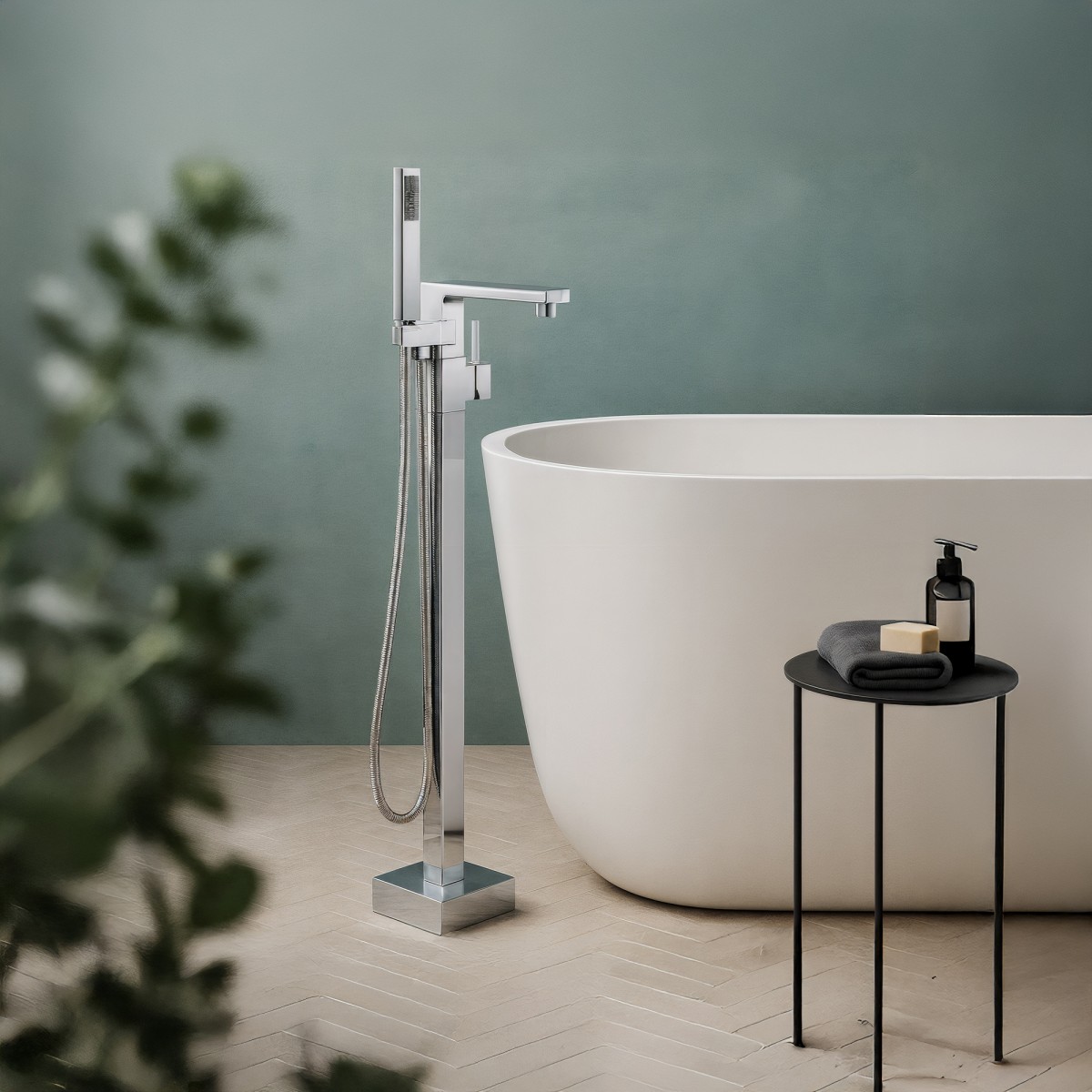 Mitigeur de baignoire carré chromé sur pied