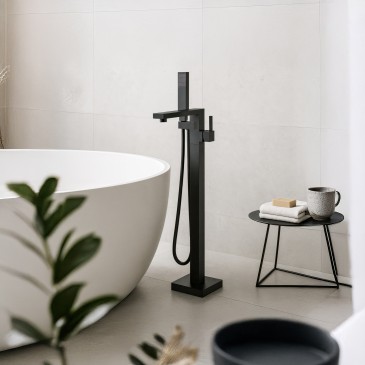 Robinet de baignoire carré autoportant ARPELS noir à poser au sol