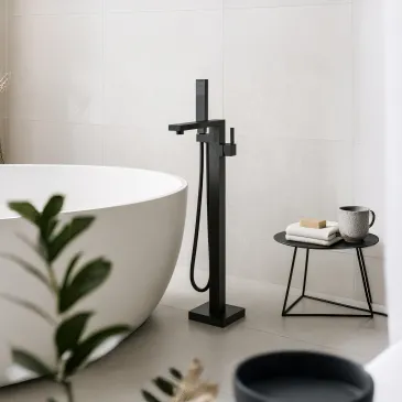 Robinet de baignoire carré autoportant ARPELS noir à poser au sol