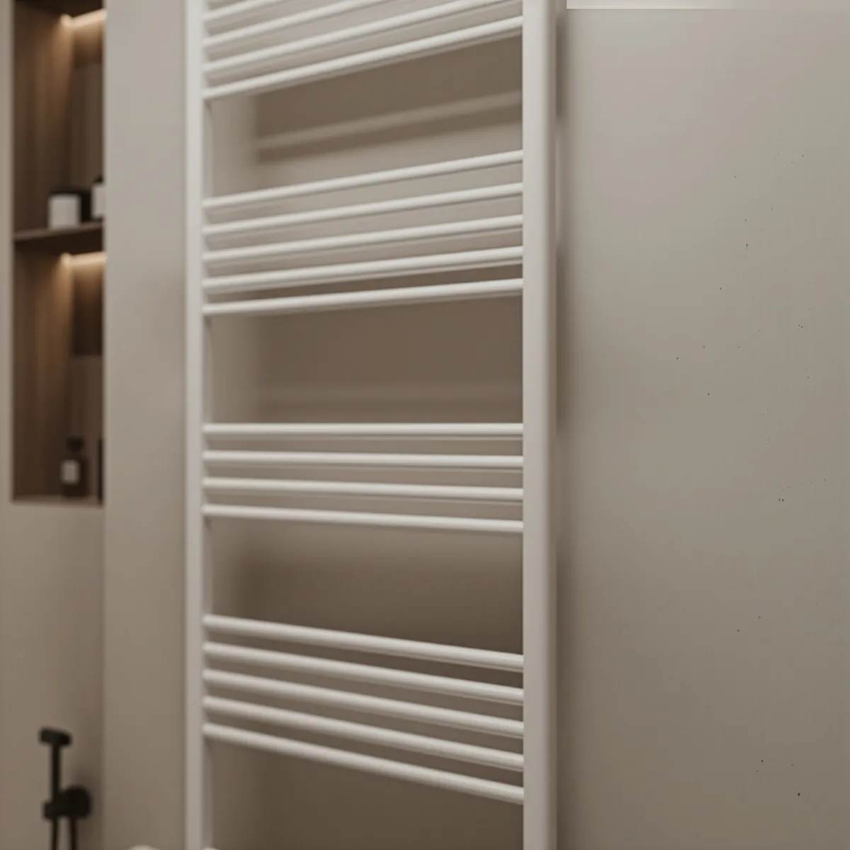 Weißer Handtuchheizkörper 800x600, Achsabstand 550 mm