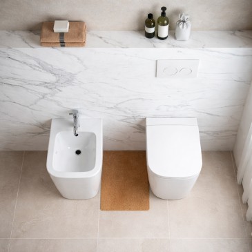 Quadratische, wandhängende Toilette und Bidet | New Legend