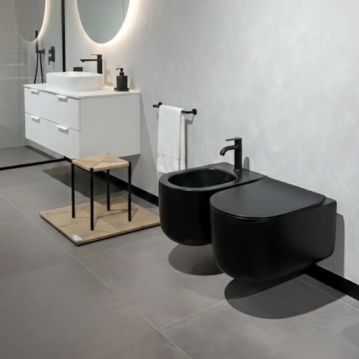 Sanitari sospesi nero opaco con sedile soft close NUVOLA