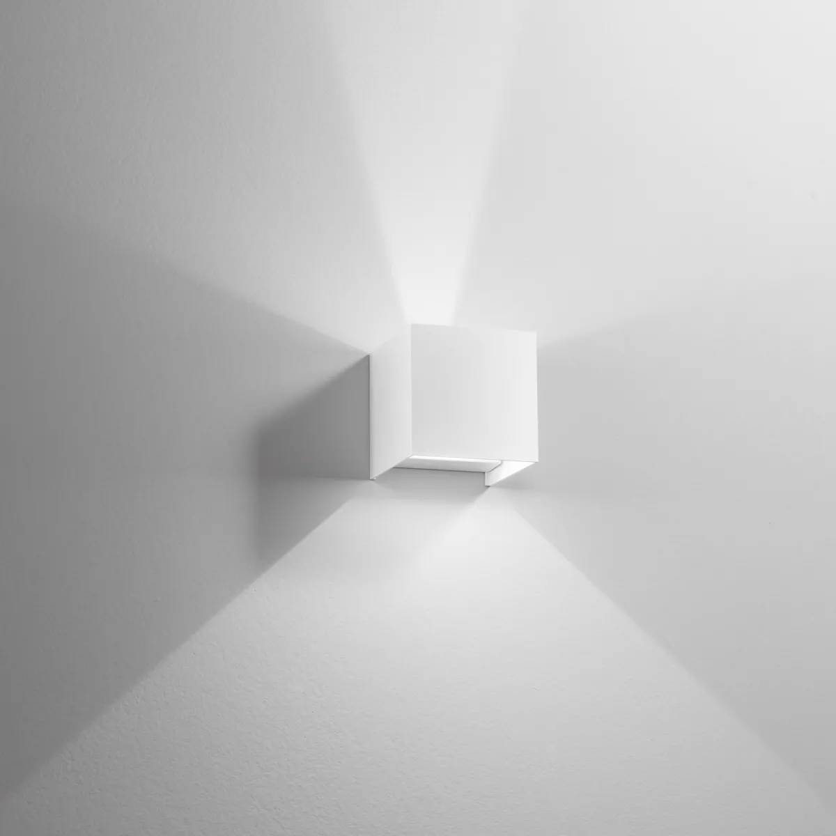 APPLIQUE BIEMISSIONE LED ALFA BIANCA 2X5W 1200LM CCT IP54 10X10X10CM