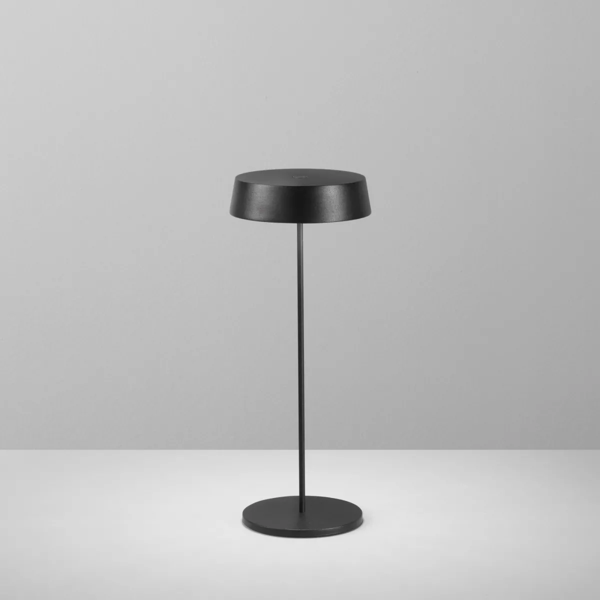 LAMPADA DA TAVOLO RICARICABILE LED COCKTAIL NERA 2,2W 192LM 3000K DIMM. IP54 29,5X12X12CM