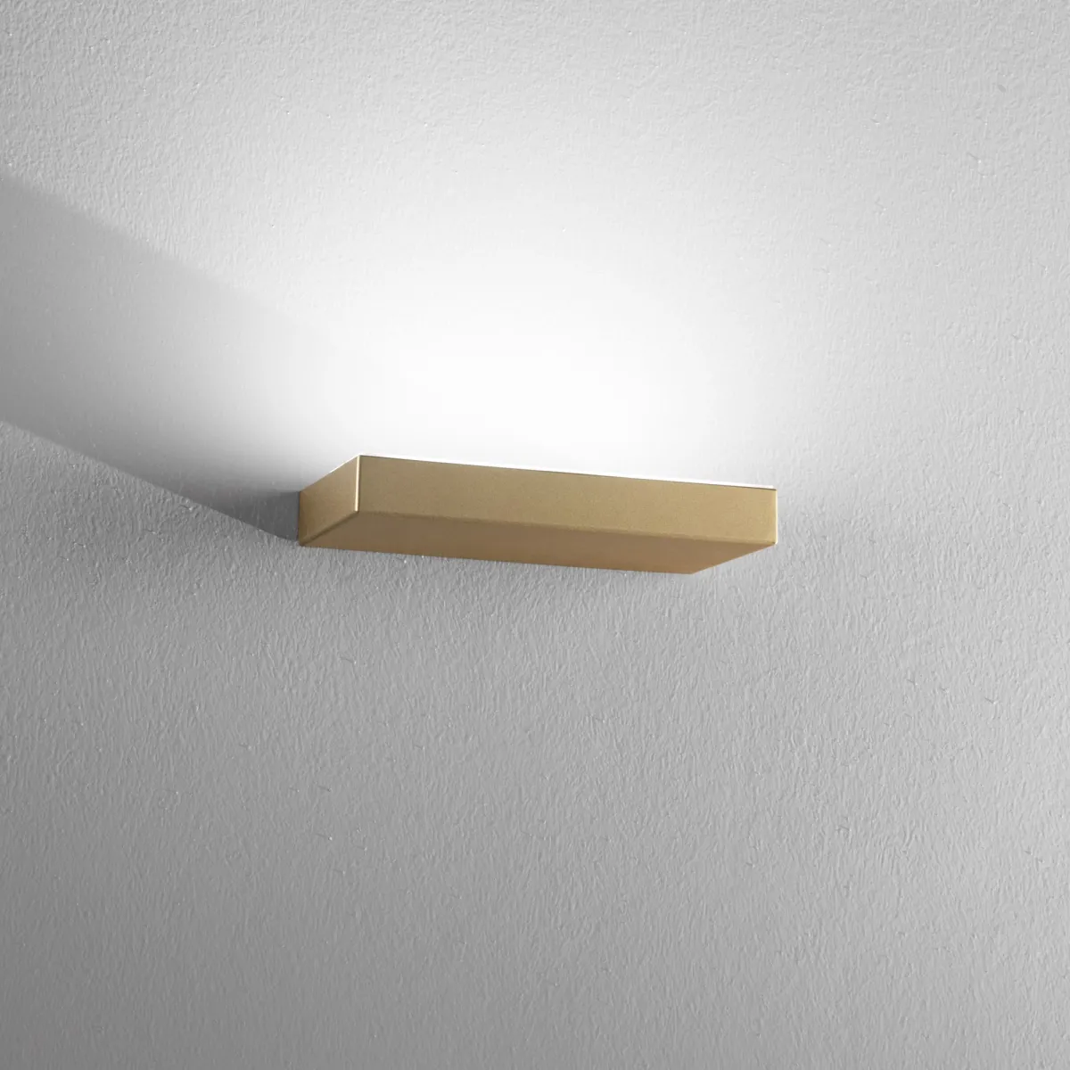 APPLIQUE LED EIDOS ORO 20W-30W-40W 5440LM CCT 24X15X3,5CM