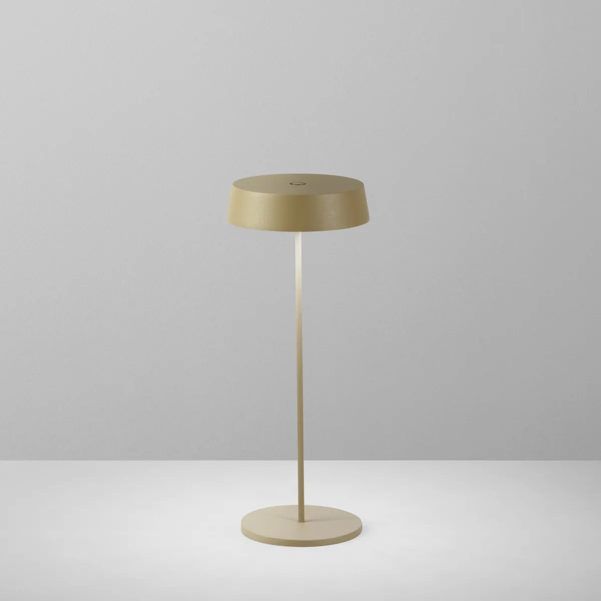 LAMPADA DA TAVOLO RICARICABILE LED COCKTAIL ORO 2,2W 192LM 3000K DIMM. IP54 29,5X12X12CM