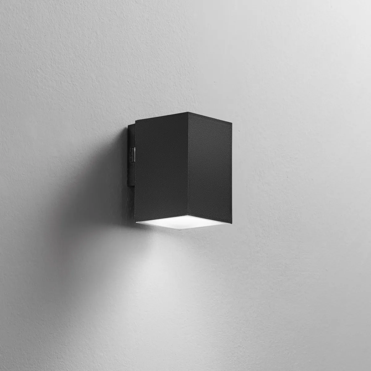 APPLIQUE LED POLO NERA QUADRATA 8W 980LM CCT IP65...