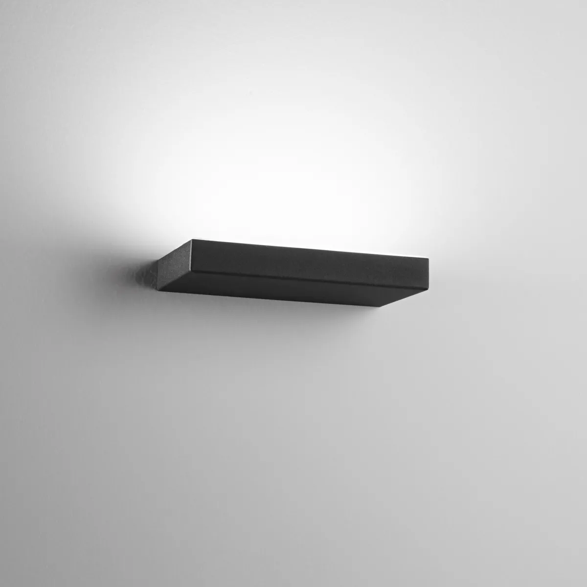 APPLIQUE LED EIDOS NERA 20W-30W-40W 5440LM CCT 24X15X3,5CM