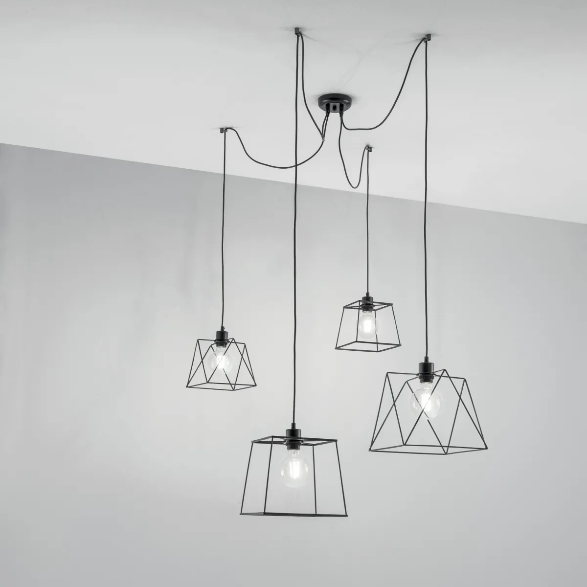 SOSPENSIONE BROOKLYN POLIGONALE NERA 4XE27 250CM