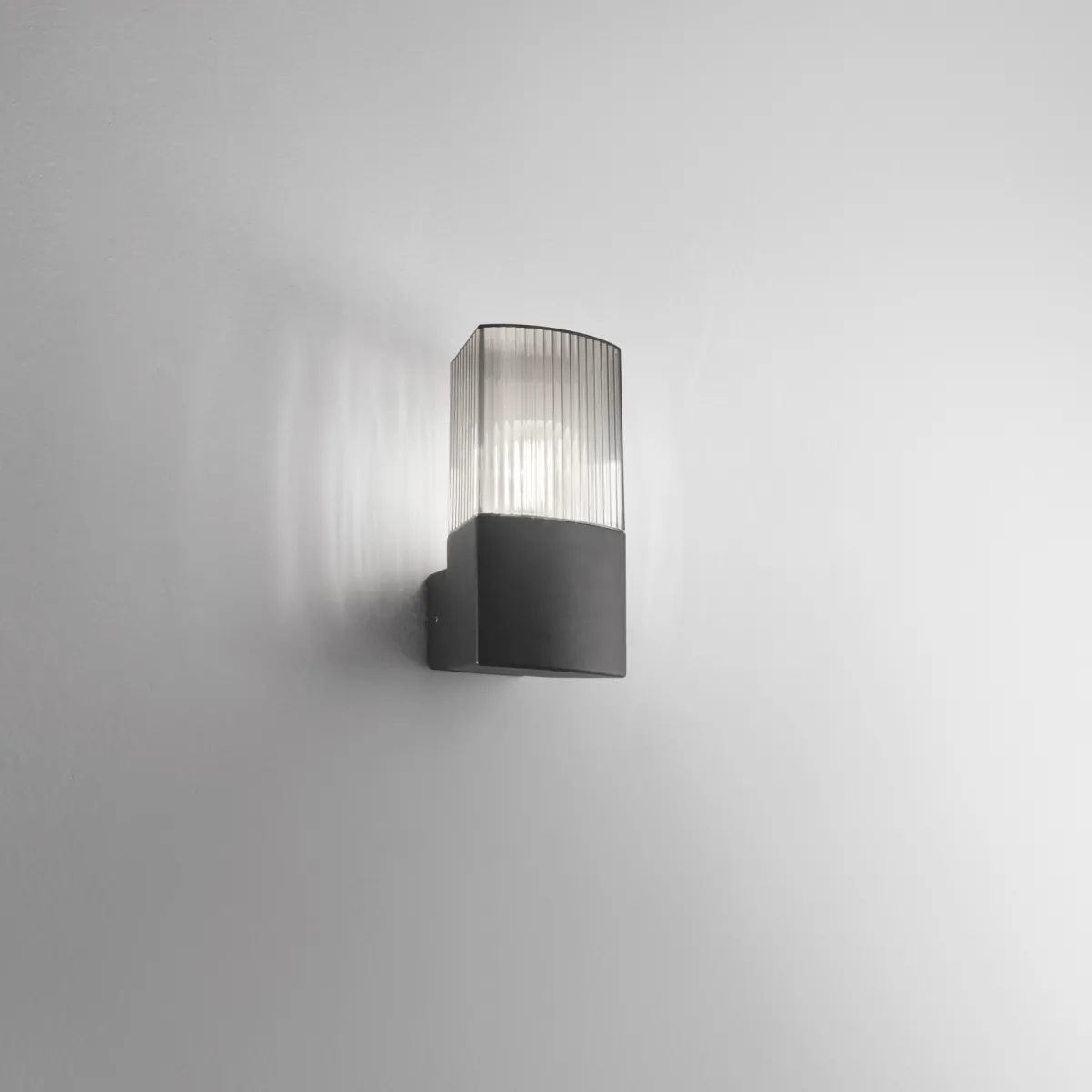 APPLIQUE DARK ANTRACITE/FUME' 1XE27 IP54 10,6X11,9X21,8CM