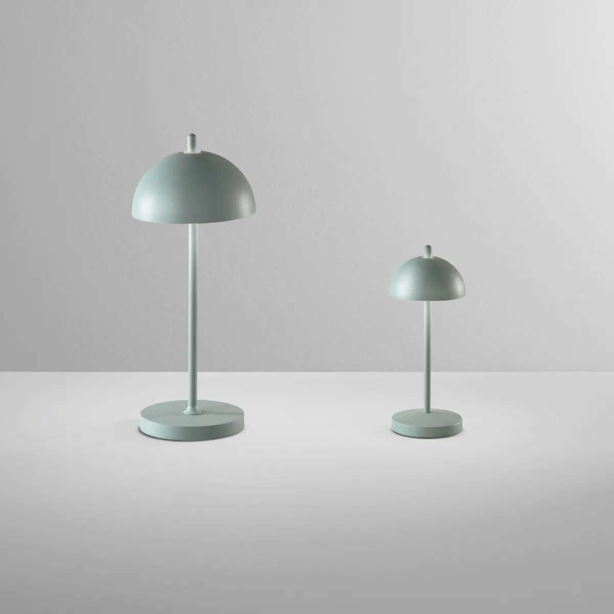 LAMPADA DA TAVOLO RICARICABILE LED PARTY VERDE 2,5W 350LM 3000K DIMM. IP44 13x30CM