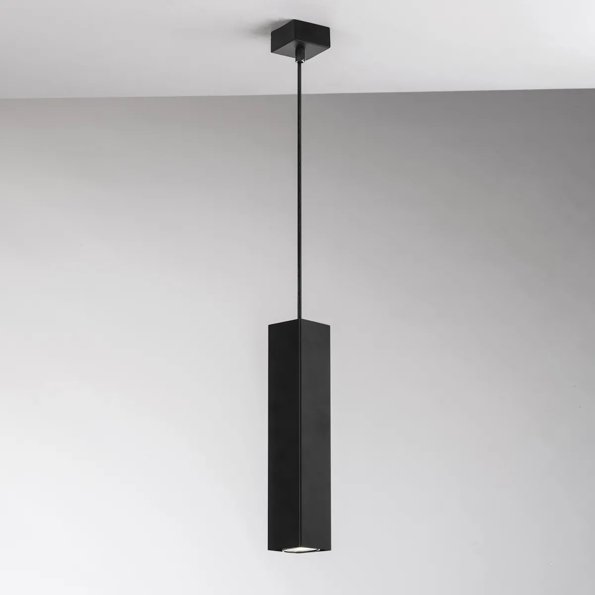 SOSPENSIONE FLUKE QUADRATA NERA 1XGU10 6X6X30CM
