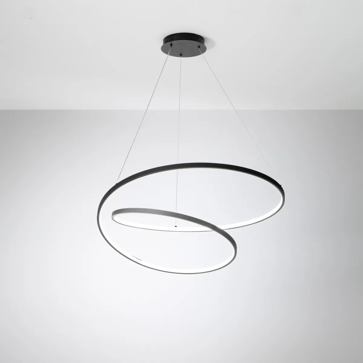 SOSPENSIONE LED LIEVE NERA 60W 8000LM CCT 80X11,2X150CM