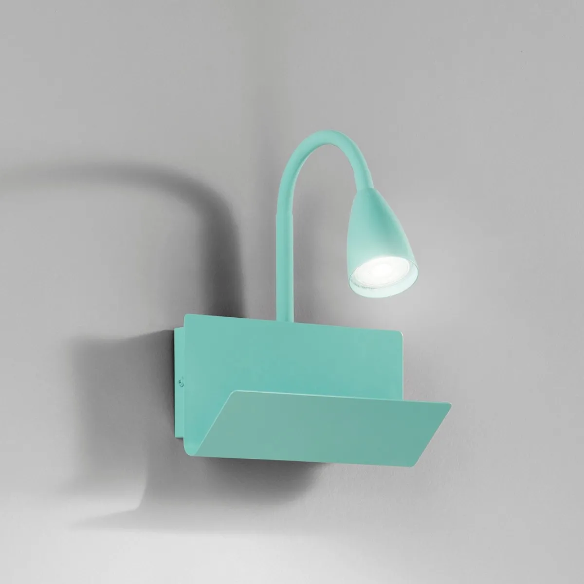 APPLIQUE GULP FLESSIBILE VERDE CON USB 2A 1XGU10 23X27X49CM