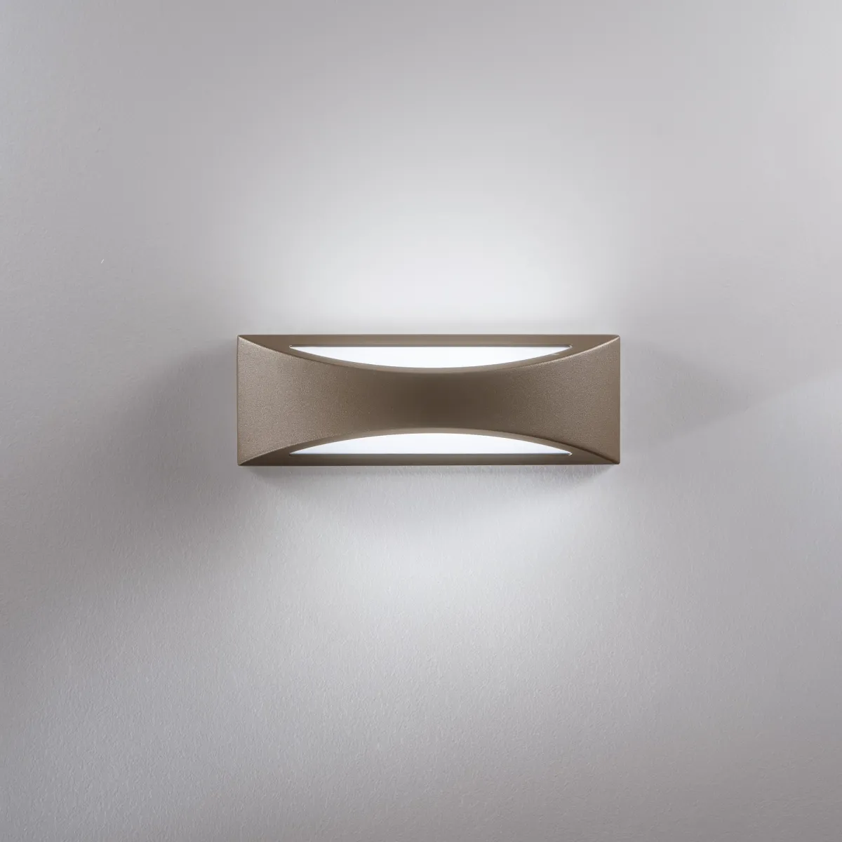APPLIQUE LED WEISS BRONZO 16W 1800LM CCT IP54 36X11,3X12CM
