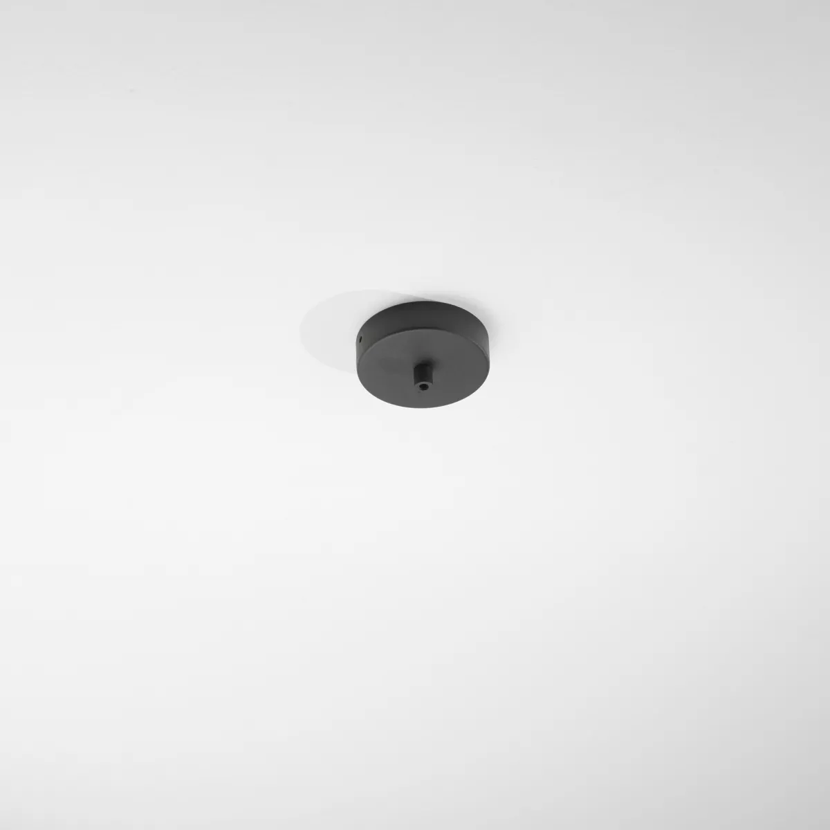 MONTATURA TONDA NERA A 1 FORO 10X4CM