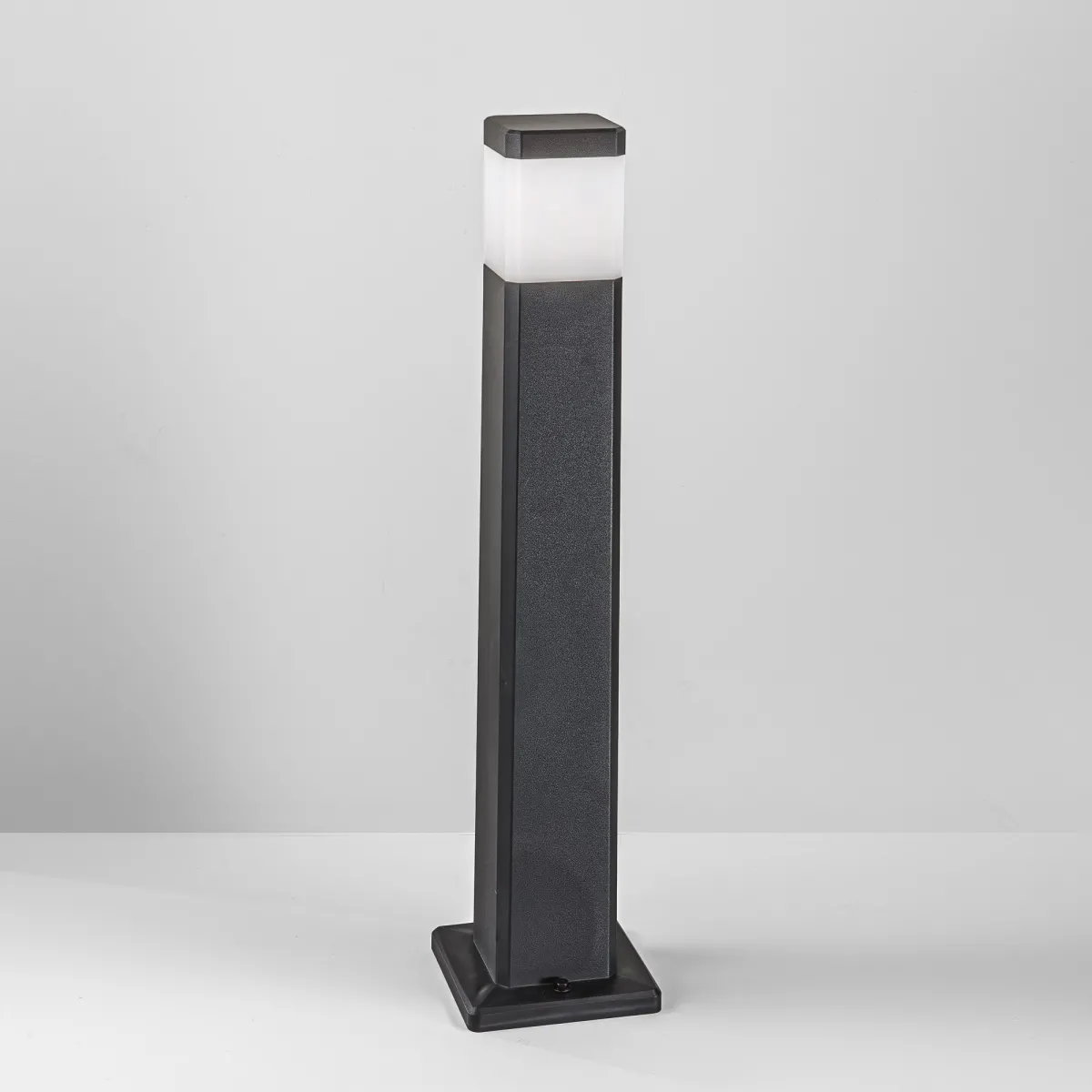 PALETTO FOCUS NERO SQUADRATO 1XGU10 IP65 17,5X17,5X77,5CM