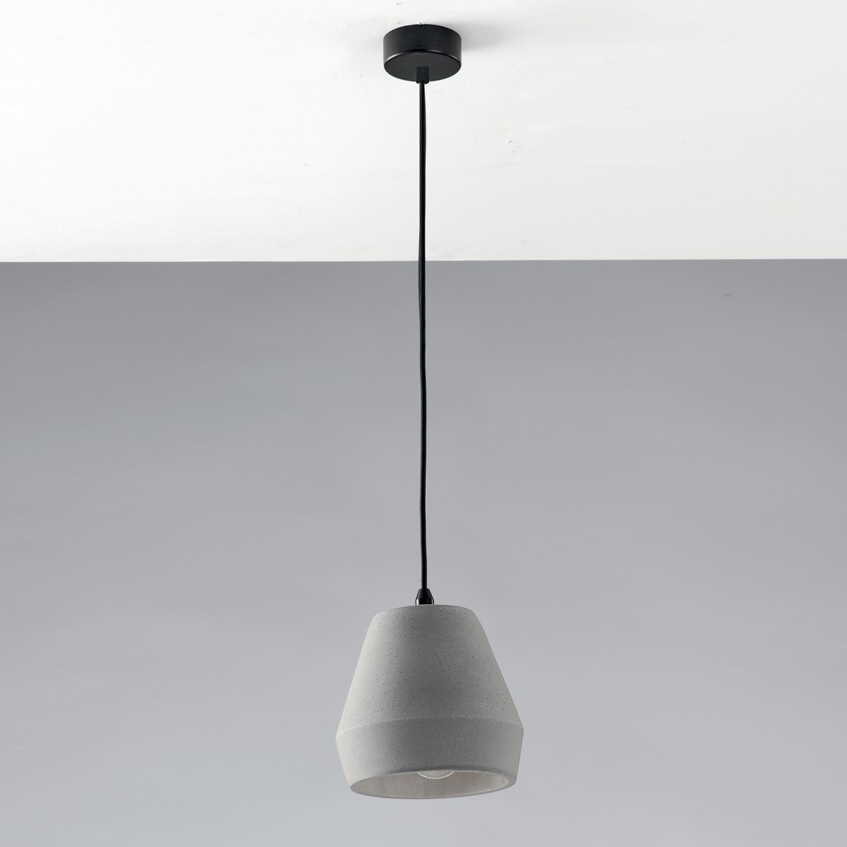 SOSPENSIONE ANDO FORMA GEOMETRICA GRIGIA 1XE27 18X150CM