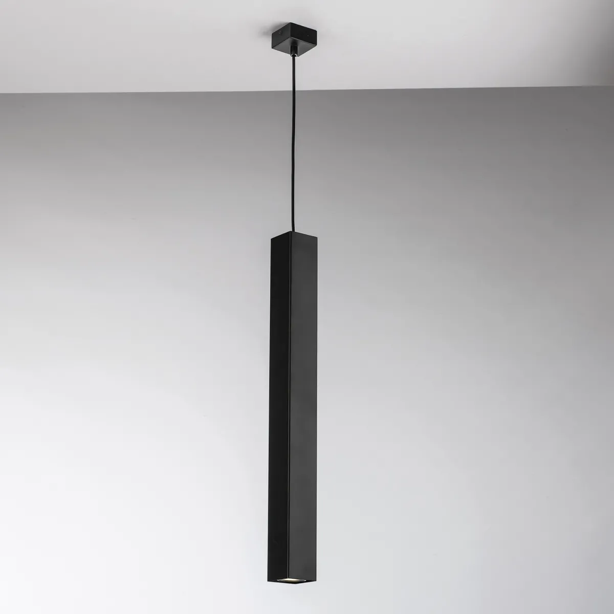 SOSPENSIONE FLUKE QUADRATA NERA 1XGU10 6X6X60CM