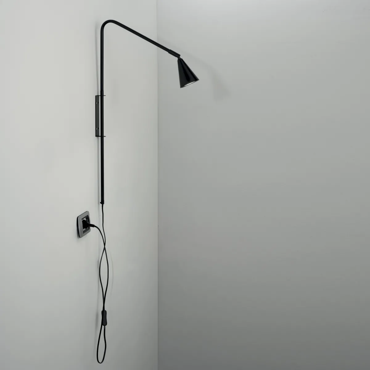 APPLIQUE ENEA NERA 1XGU10 37,7X9X69,5CM