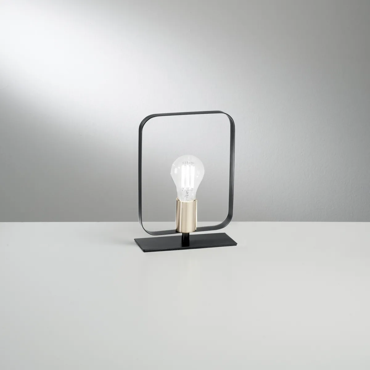 LUME SMITH NERO/ORO 1XE27 19,5X19,5X24,8CM