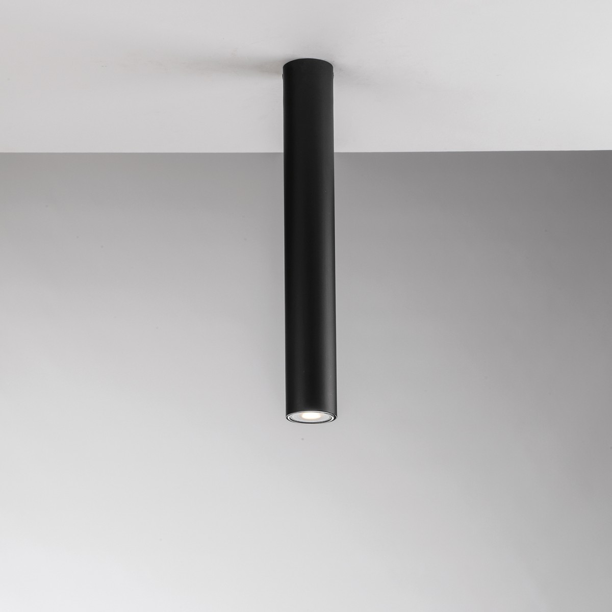 PLAFONIERA FLUKE TONDA NERA 1XGU10 5,5X5,5X40CM