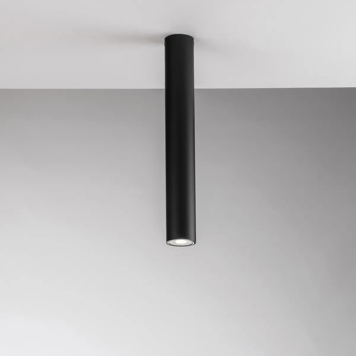 PLAFONIERA FLUKE TONDA NERA 1XGU10 5,5X5,5X40CM