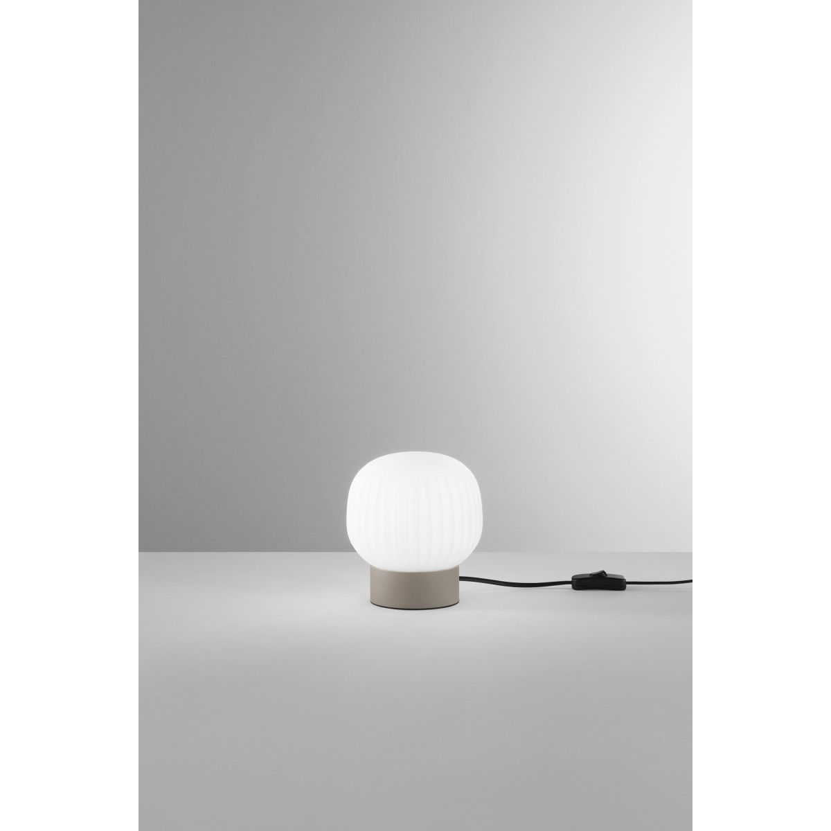 LUME ERIS BIANCO E MARRONE IN ALLUMINIO+VETRO 1XE14 D15X16CM