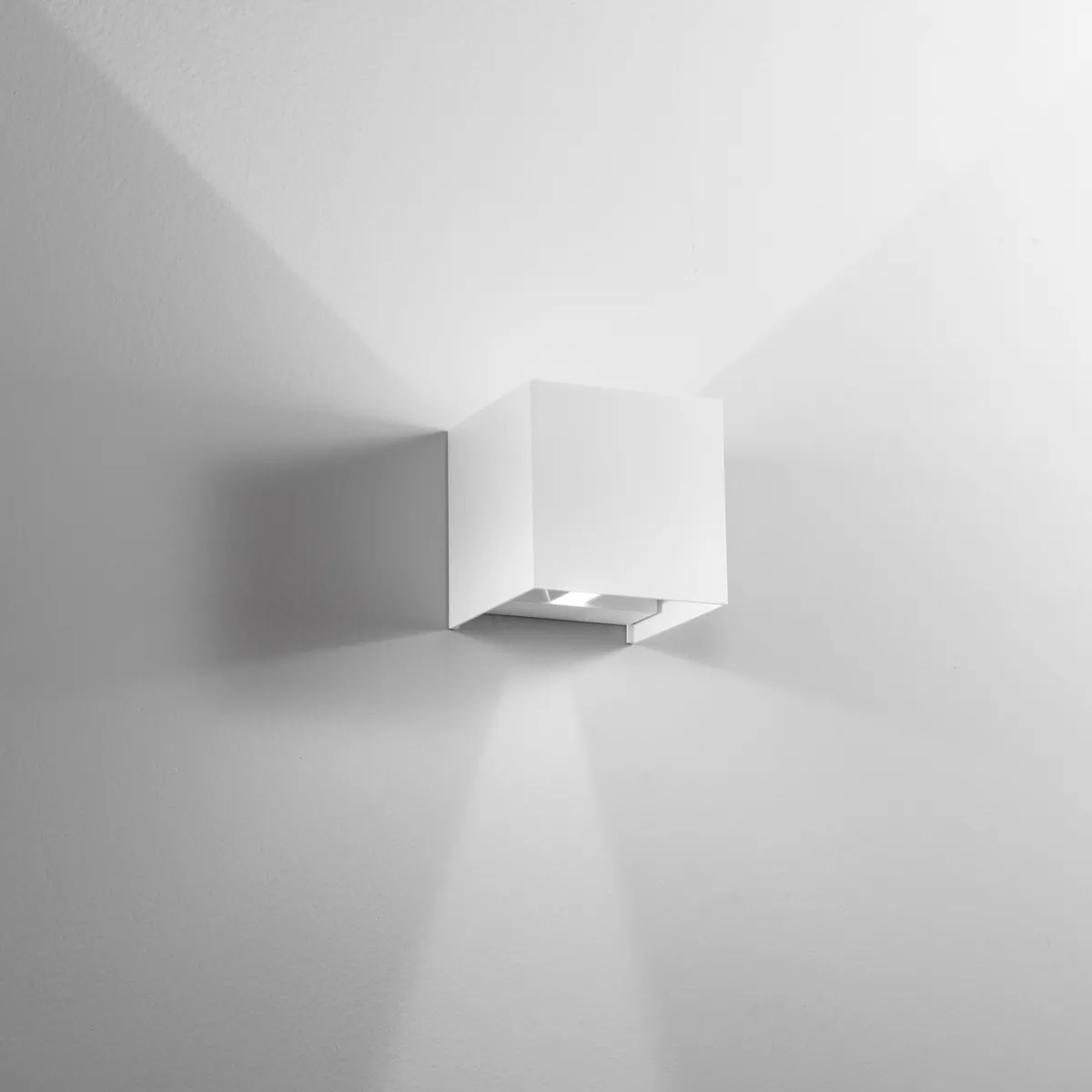 APPLIQUE BIEMISSIONE LED ALFA BIANCA 2X10W 1800LM CCT IP54 12X12X12CM