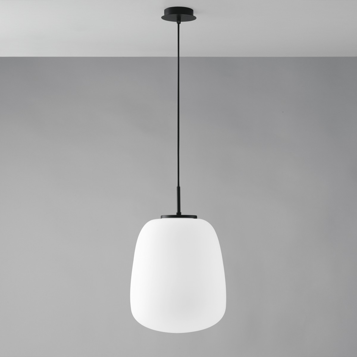 SOSPENSIONE TOLOMEO OVALE BIANCA OPALE 1XE27 32X32X120CM