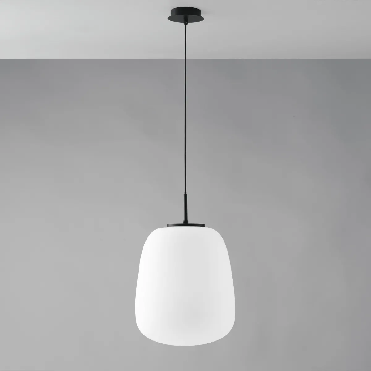 SOSPENSIONE TOLOMEO OVALE BIANCA OPALE 1XE27 32X32X120CM